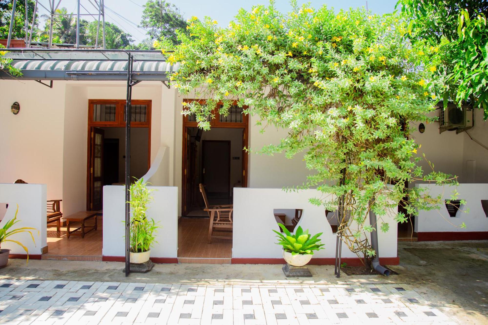 Hispaniola Inn Mirissa Εξωτερικό φωτογραφία